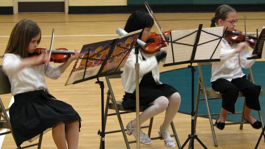 symphonietta Elisabeth playing with symphonetta